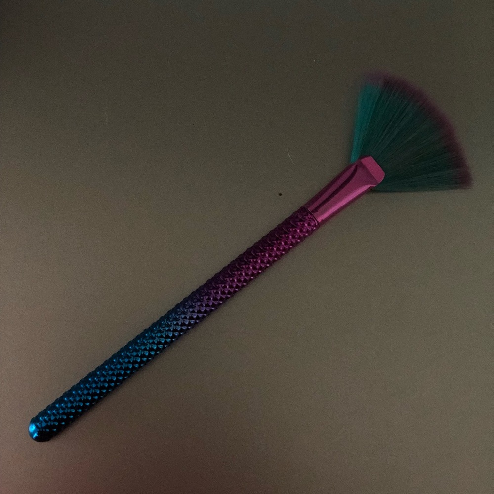 Mermaid highlighter makeup brush.